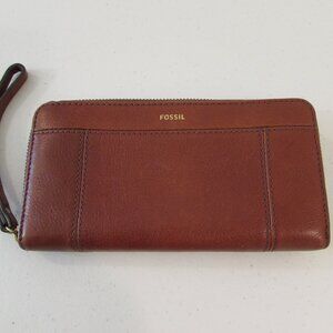 Fossil Medium Brown Jori Zip Clutch *FLAW*
